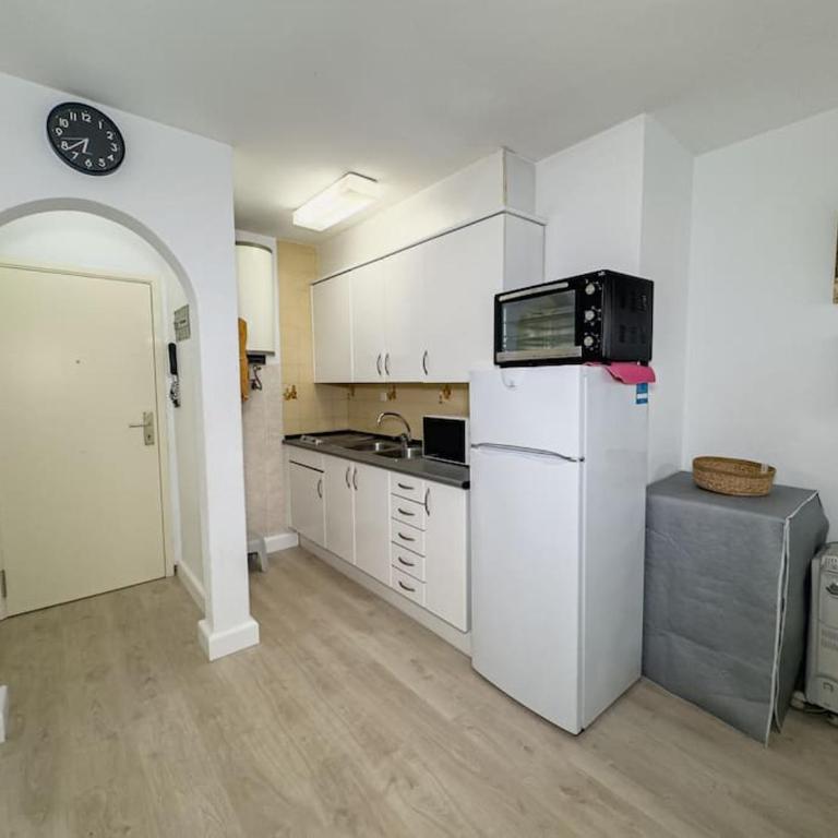 Apartamento Marina Roses - Two-Bedroom Apartment - 13