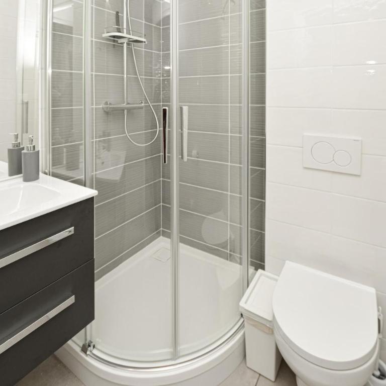 Cozy Home In Aigues-Mortes With Wifi - Maison de Vacances 2 Chambres - 9