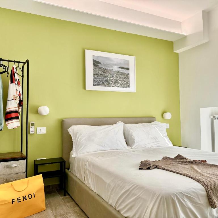 Room Center Sorrento Baby - Camera Matrimoniale con Bagno Privato - 1