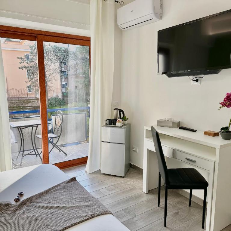 Room Center Sorrento Baby - Camera Matrimoniale con Bagno Privato - 2