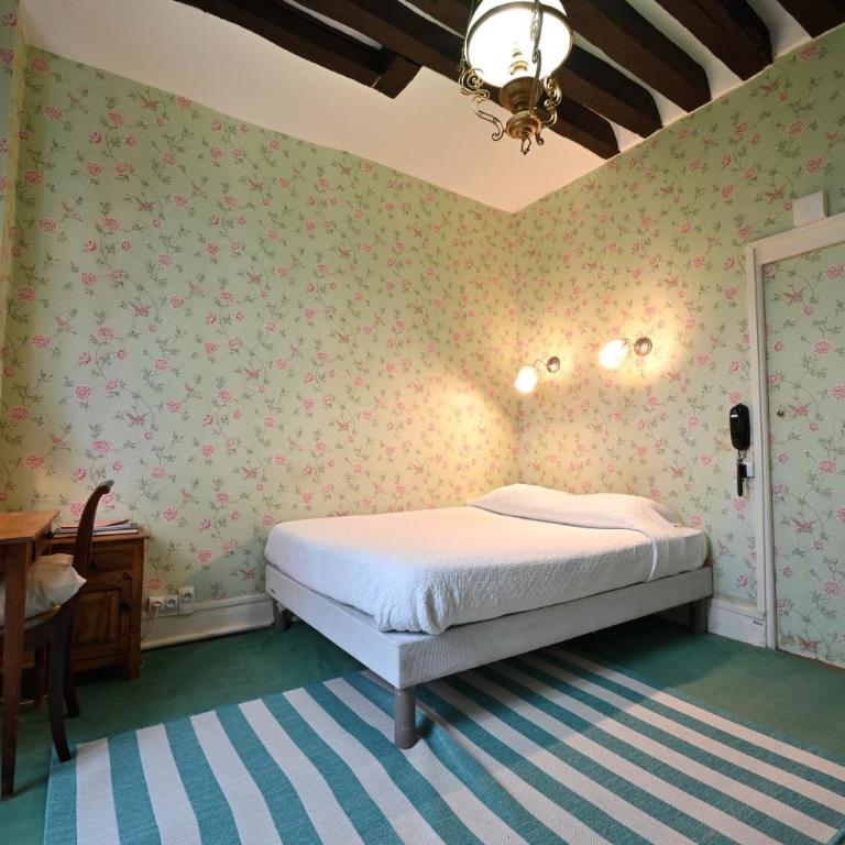 Hotel Esmeralda - Chambre Double Supérieure - Vue sur Notre-Dame - 5