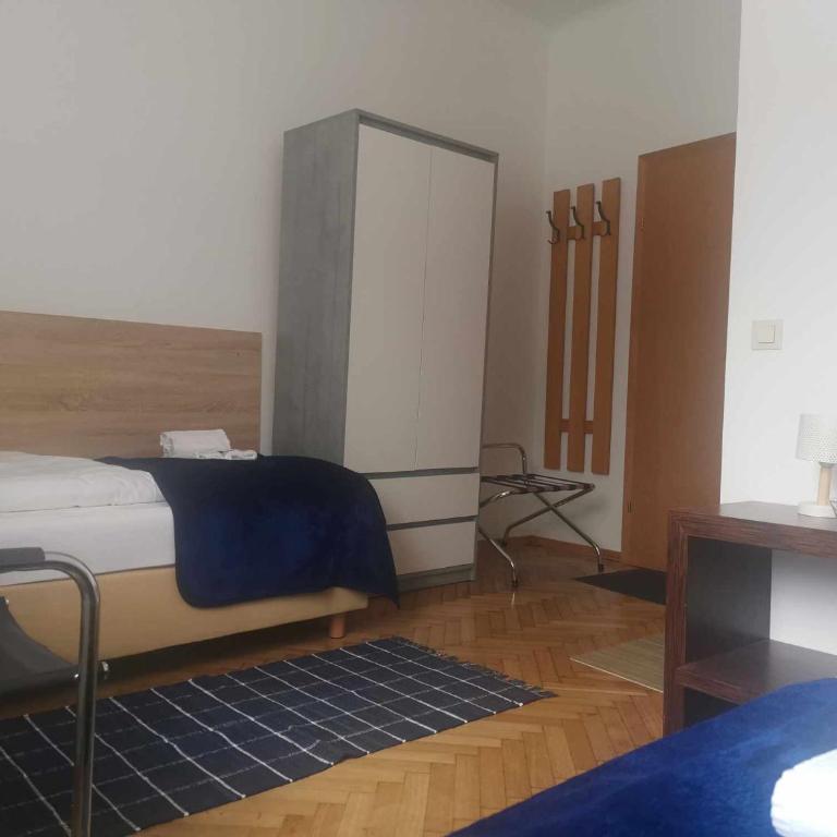 Eisenerzer Apartments - Radmeisterhaus - Standard Zweibettzimmer mit Bergblick - 4