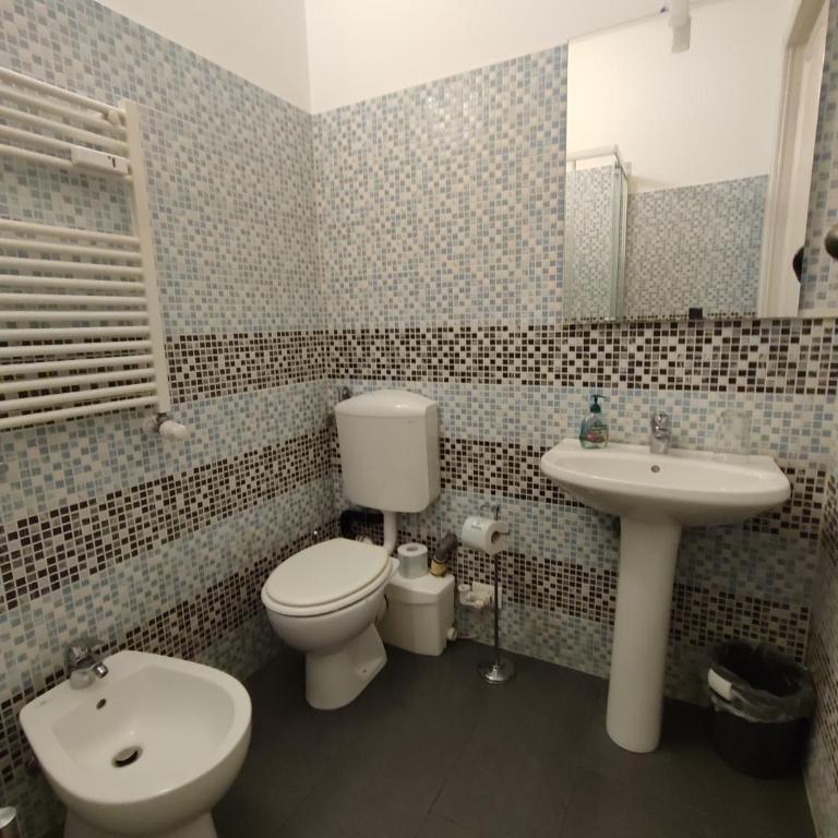 Albergo Locanda Alambra - Camera Matrimoniale con Letto Supplementare - 11