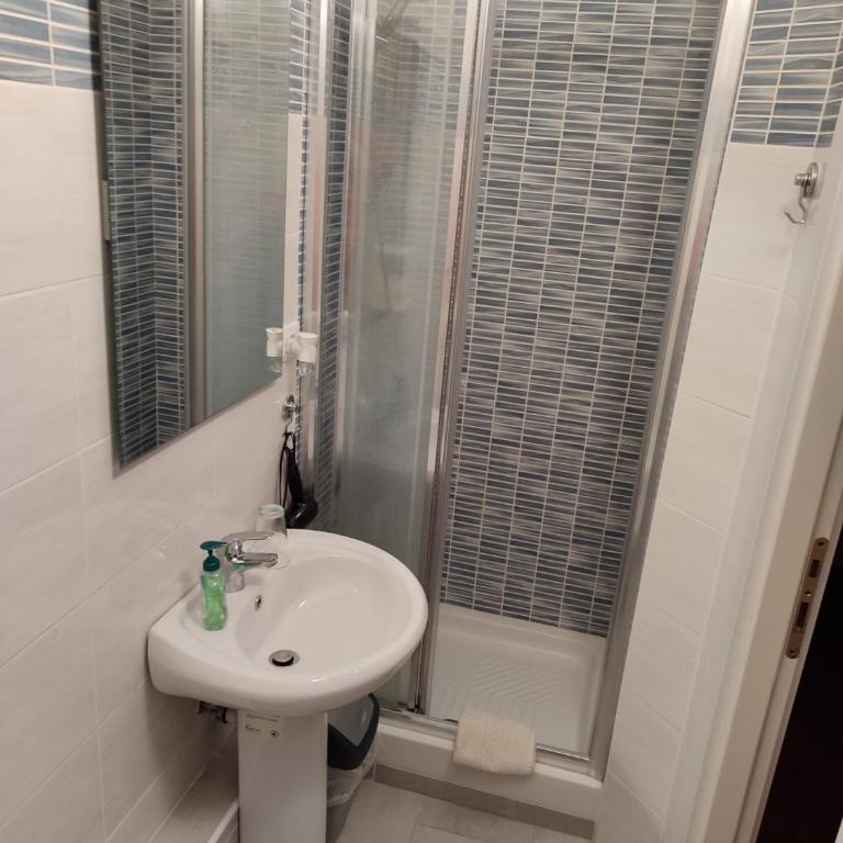 Albergo Locanda Alambra - Camera Matrimoniale con Bagno Privato - 5