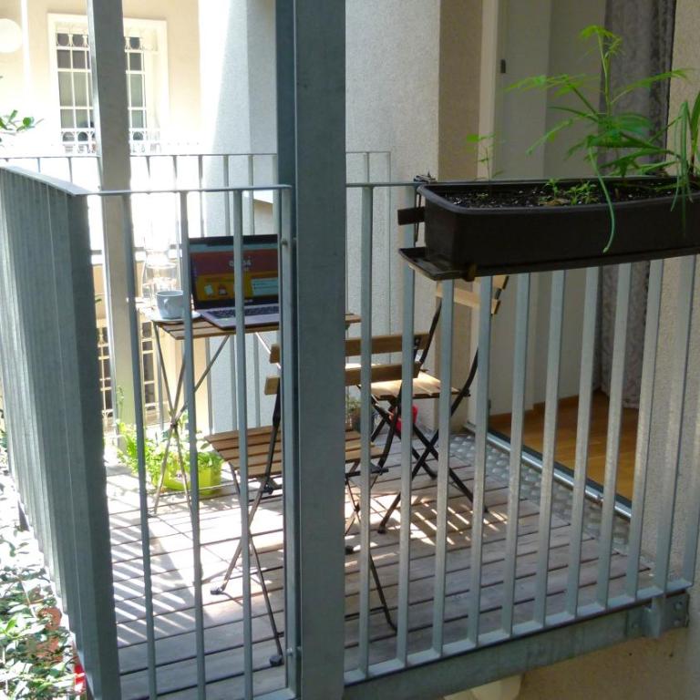 Kienreich Apartments - Moderne, ruhige Altbauwohnung im Herzen der Altstadt - Apartment with Balcony - 9