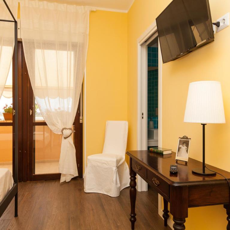 La Tuia e il Tasso - Deluxe Double Room with Balcony and Sea View - 3