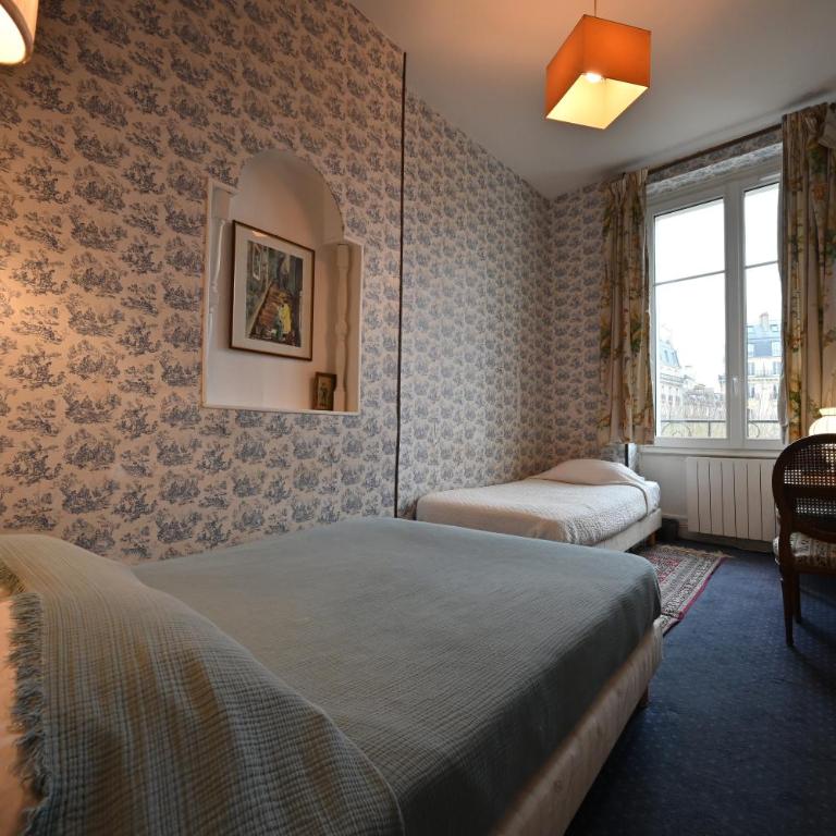 Hotel Esmeralda - Chambre Triple - Vue sur Notre-Dame - 4