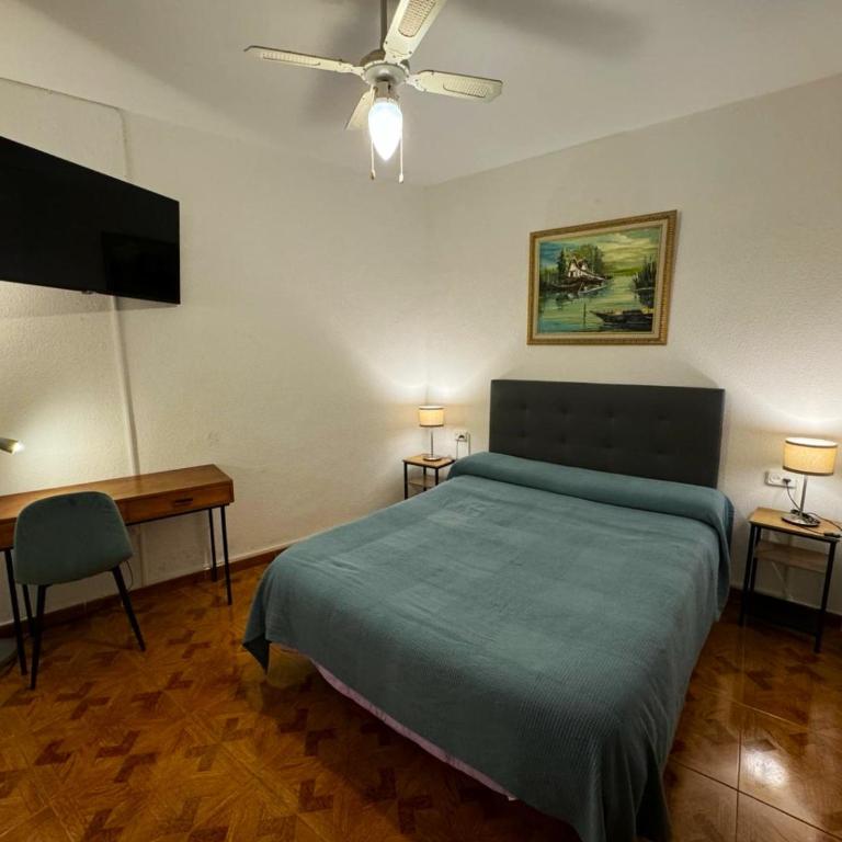 Habitaciones Figueroa - Double Room with Shared Bathroom - 7