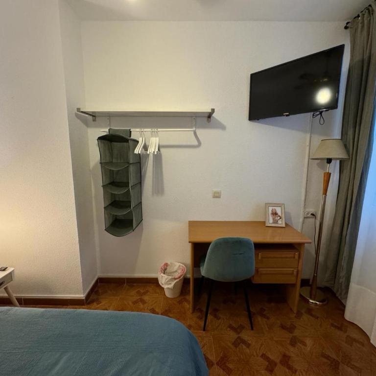 Habitaciones Figueroa - Standard Double Room with Shared Bathroom - 7