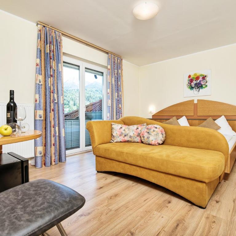 Erlebnis-Hotel-Appartements - Standard Doppelzimmer mit Balkon - 2