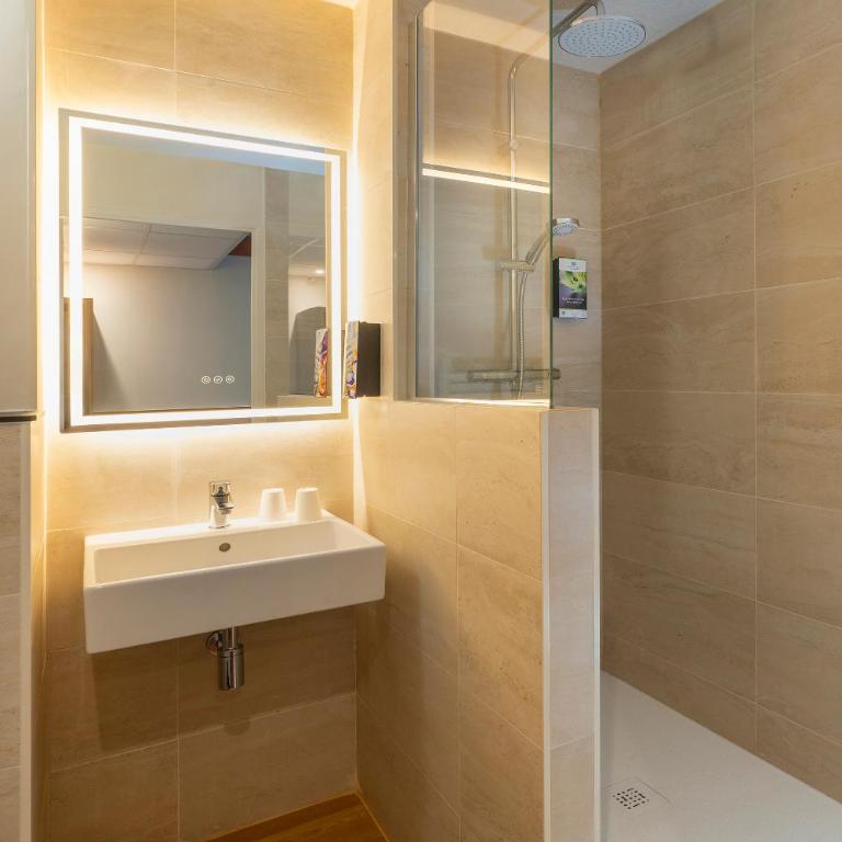 Sure Hotel by Best Western Caen Memorial - Chambre Lit Queen-Size Exécutive avec Canapé-Lit - Non-Fumeurs - 3
