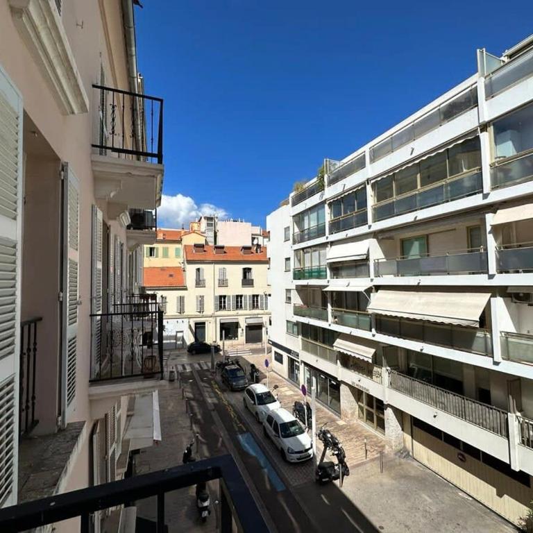 A025-Appartement 2 chambres - carré d'Or-hyper centre Cannes - Apartamento - 9