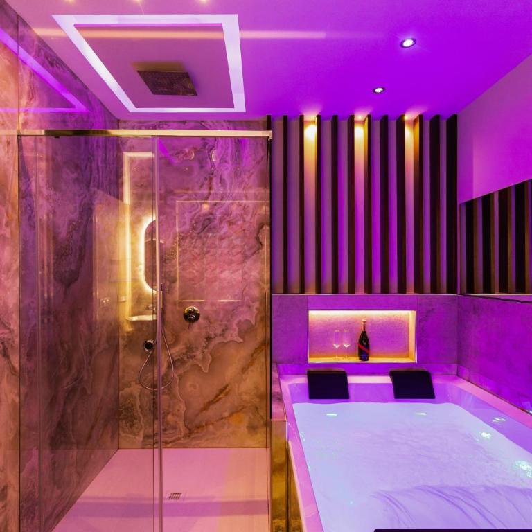AlbaDea Déco&Jacuzzi - King Suite with Spa Bath - 1