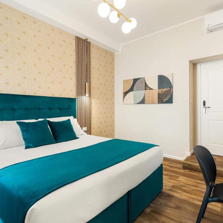 AlbaDea Déco&Jacuzzi - Double Room with Extra Bed - 4