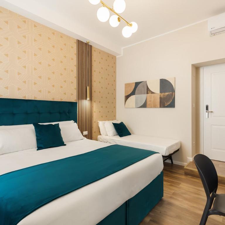AlbaDea Déco&Jacuzzi - Double Room with Extra Bed - 11