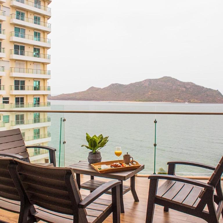 Condominios de lujo en el corazón de la Zona Dorada en Camino Al Mar. - Apartment - 55
