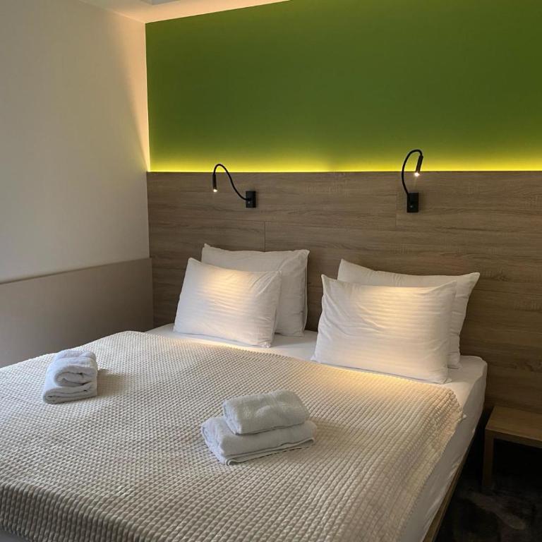 Konak Stella - Standardna Dvokrevetna Soba sa Bračnim Krevetom - 1