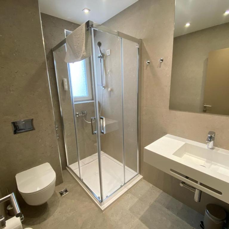 Konak Stella - Standardna Dvokrevetna Soba sa Bračnim Krevetom - 5