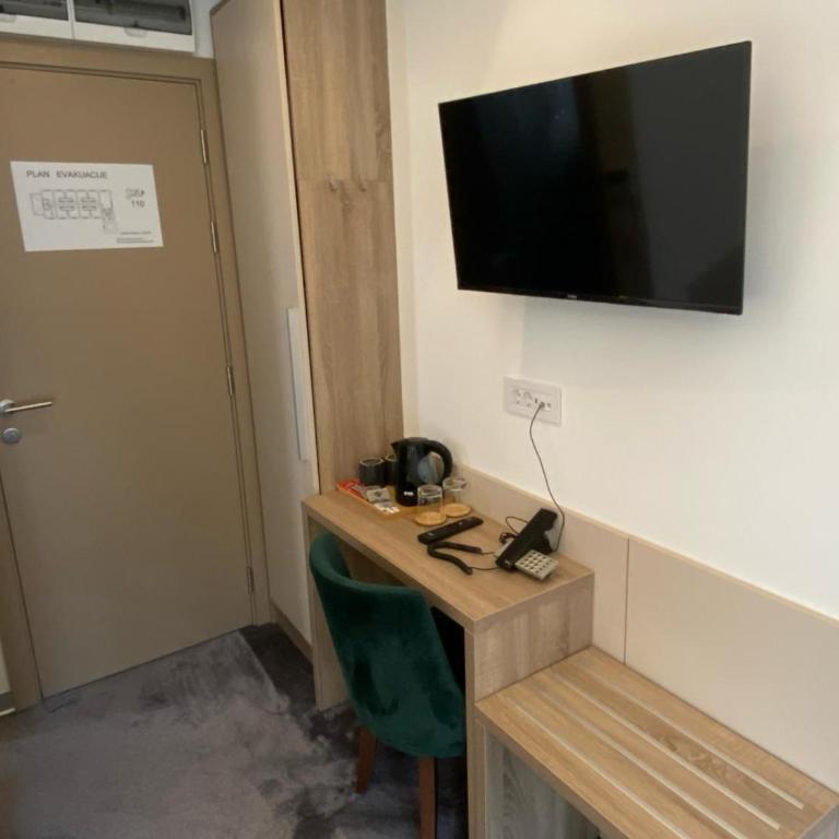 Konak Stella - Standardna Dvokrevetna Soba sa Bračnim Krevetom - 10