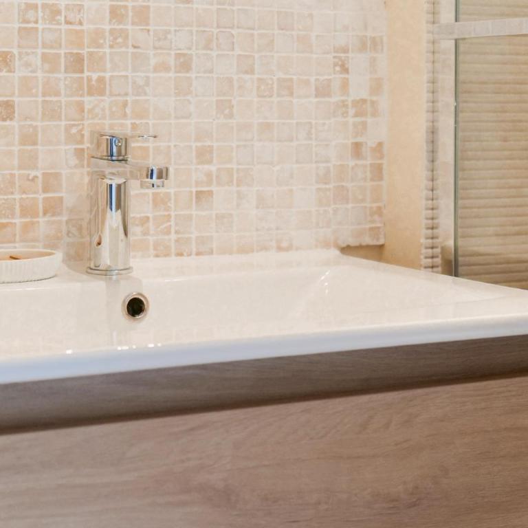 Appartement rénové avec goût et idéalement situé à deux pas du remblai - Appartement - 10