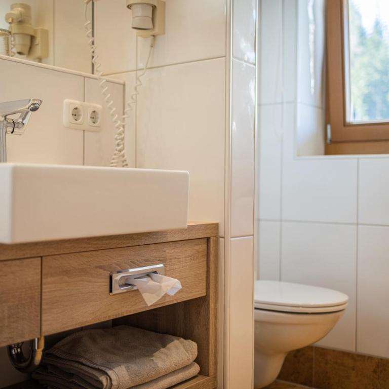 Hotel Sonnegg - Superior Doppel- oder Zweibettzimmer mit Bergblick - 6