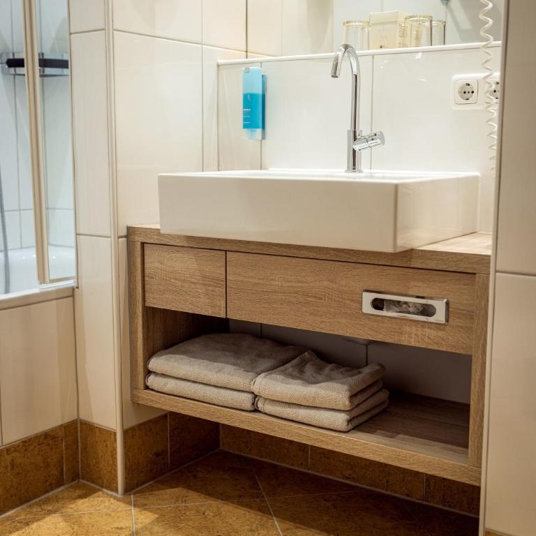 Hotel Sonnegg - Superior Doppel- oder Zweibettzimmer mit Bergblick - 5