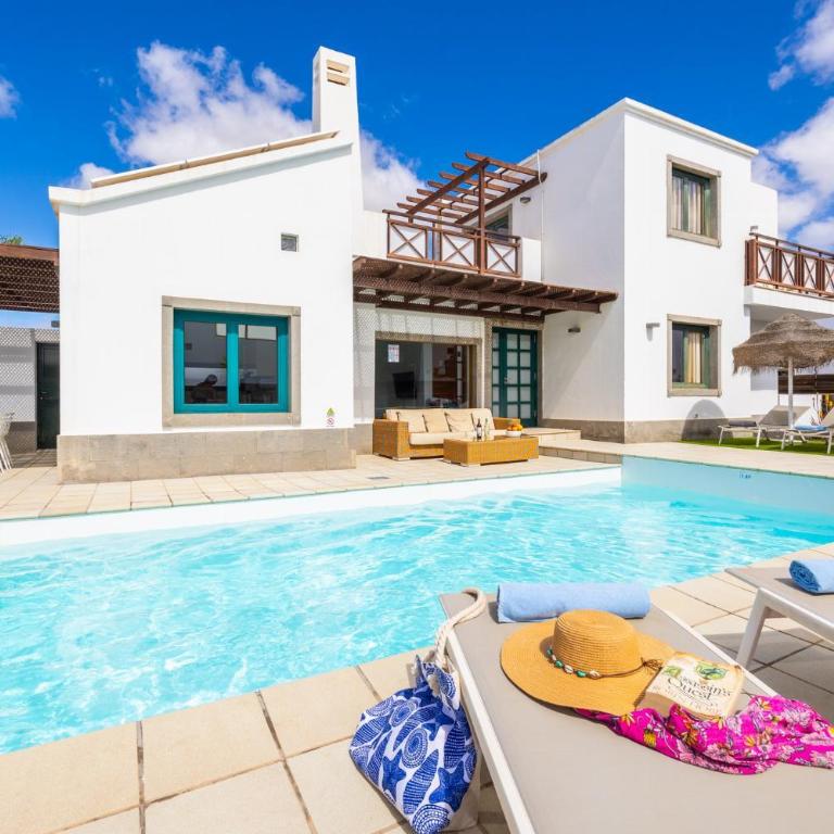 Villa Ariel - Three-Bedroom Villa - 1