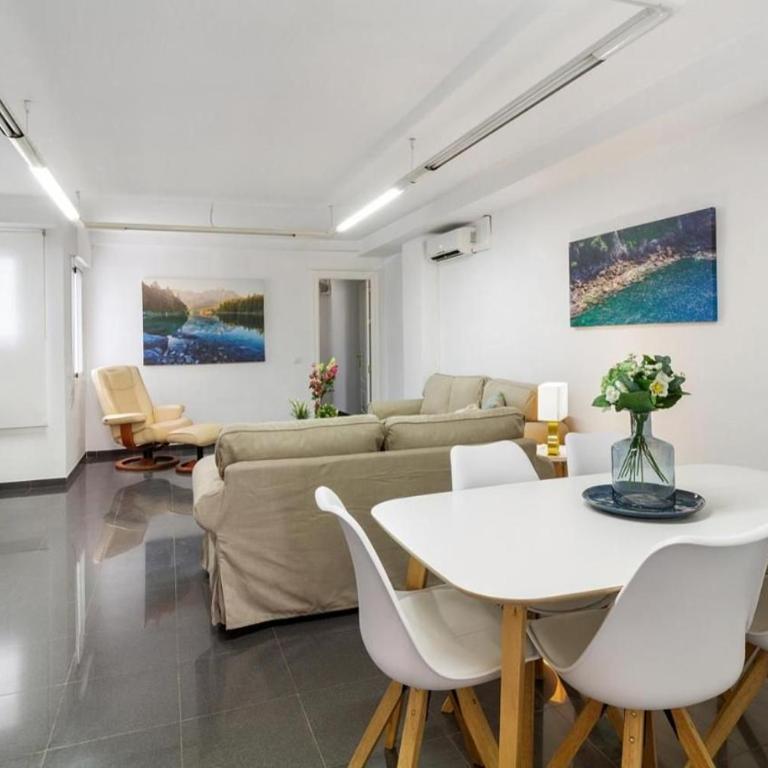 AMPLIO PISO EN ATARAZANAS - Apartamento de 3 dormitorios - 2
