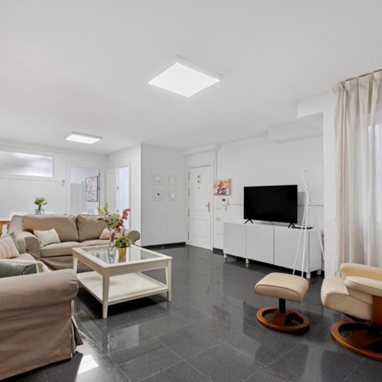 AMPLIO PISO EN ATARAZANAS - Apartamento de 3 dormitorios - 3