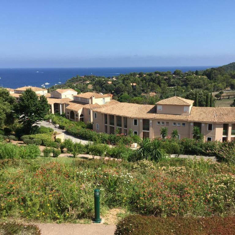 Cap Esterel 2 pièces Climatisé 4-5pers Piscines Parking Draps Wifi - Apartment - 17