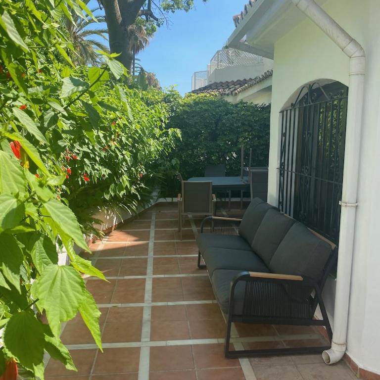 Beach (3mins walk) Apartment. Newly Renovated. - Apartment - 4