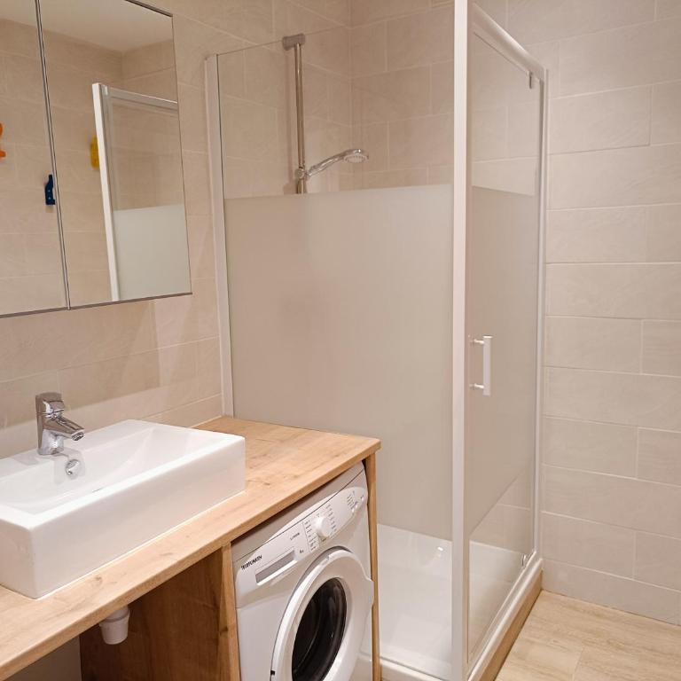 Deux pièces climatisé avec splendide vue cœur du vieil Antibes - Appartement Standard - 12