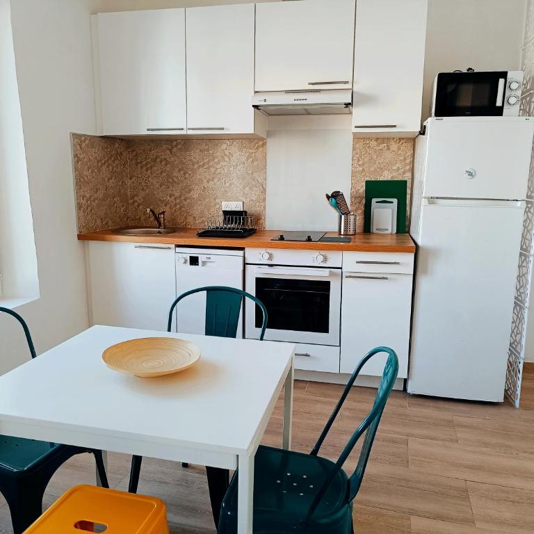 Deux pièces climatisé avec splendide vue cœur du vieil Antibes - Appartement Standard - 7