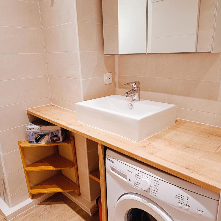 Deux pièces climatisé avec splendide vue cœur du vieil Antibes - Appartement Standard - 13