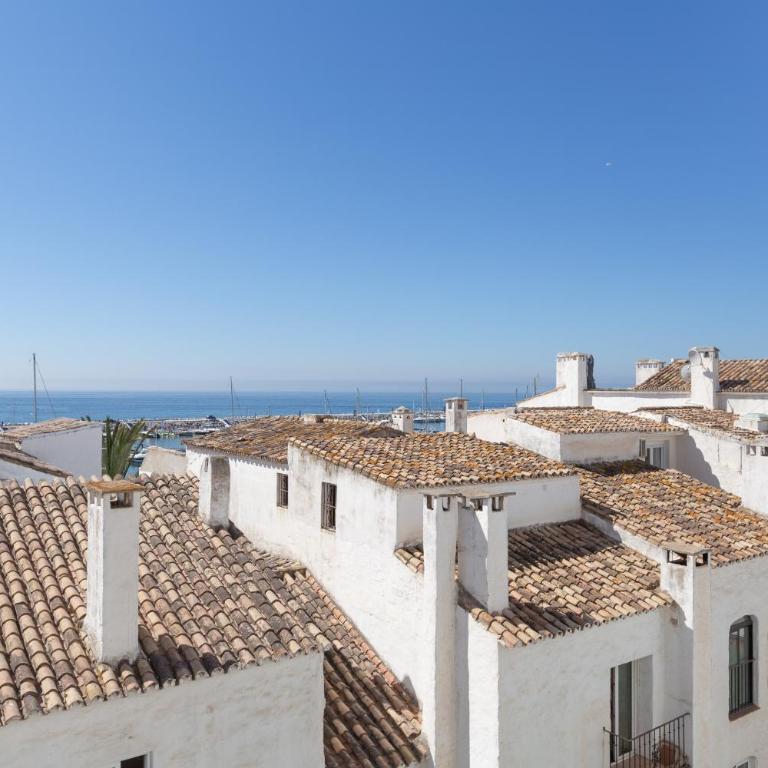 Apartamento con vistas en Puerto Banús - Two-Bedroom Apartment - 11