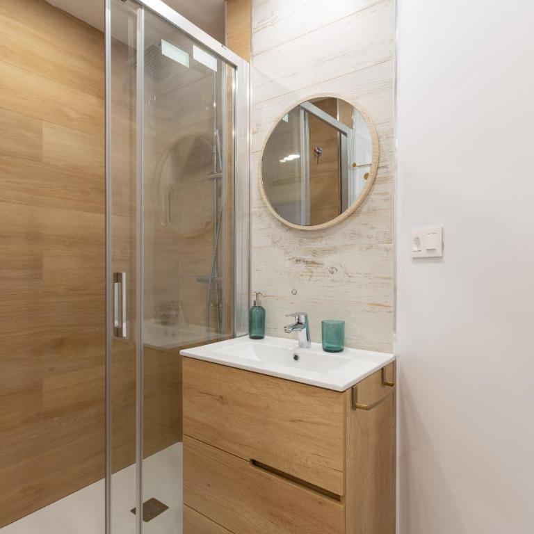 Apartamento con vistas en Puerto Banús - Two-Bedroom Apartment - 13