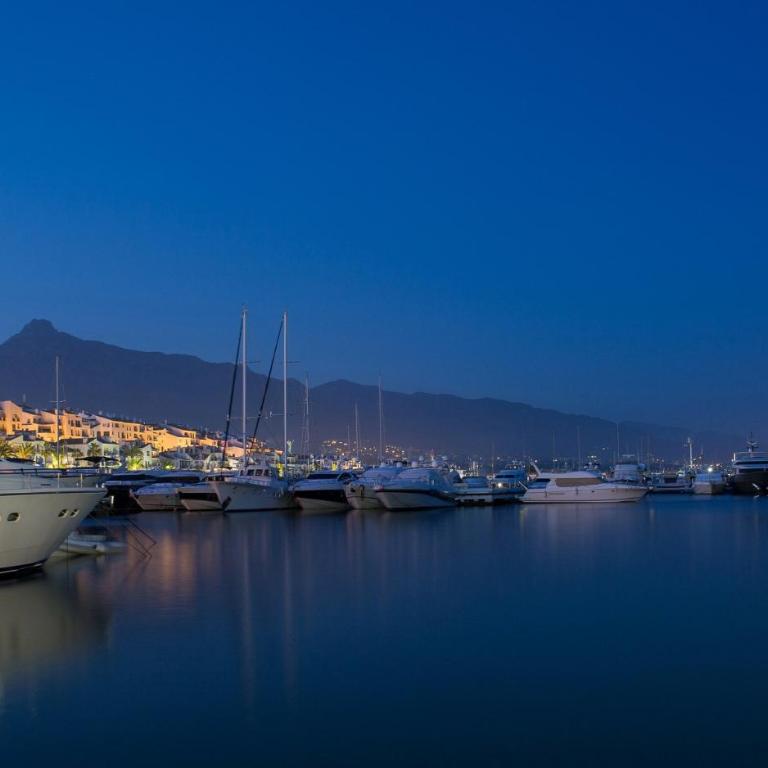 Apartamento con vistas en Puerto Banús - Two-Bedroom Apartment - 27