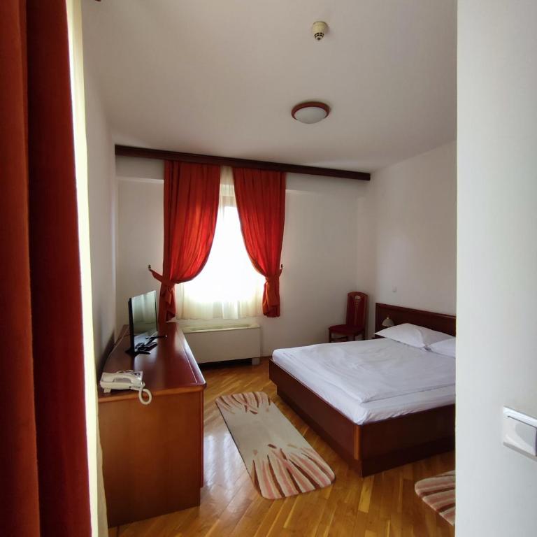 Hotel M3 - Dvokrevetna Soba sa Bračnim Krevetom - 4