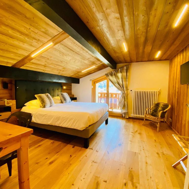 Hotel Alpina - Chambre Familiale (2 Adultes et 2 Enfants) - 2