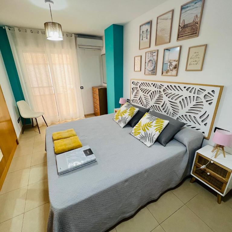 APARTAMENTO SITUADO EN EL CENTRO CON 3 HABITACIONES, DISPONE DE AIRE ACONDICIONADO Y WIFI A 150m DE LA PLAYA Y EL CASTILLO - Apartamento de 3 dormitorios - 13