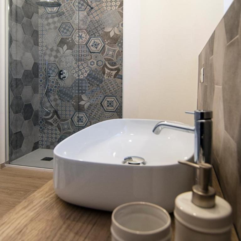 Gigi Suites&Apartments - Camera Matrimoniale Deluxe con Balcone - 7