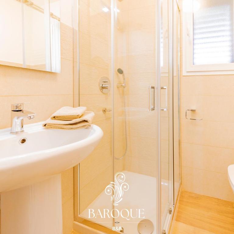Baroque B&B - Double Room with Private Bathroom - 2