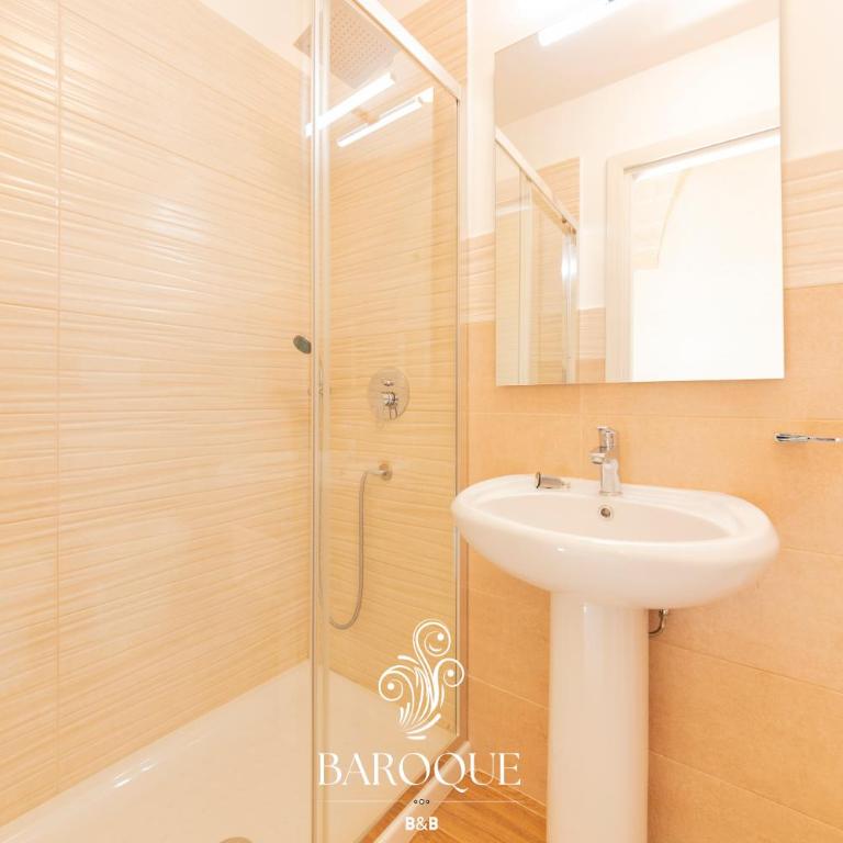 Baroque B&B - Double Room with Private Bathroom - 3