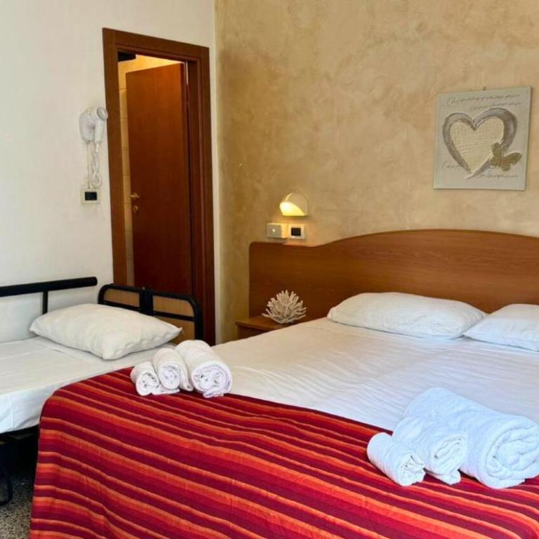 Hotel Caruso - Camera Tripla Standard - 2