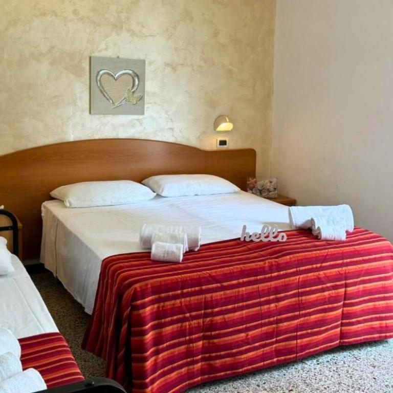 Hotel Caruso - Camera Tripla Standard - 1