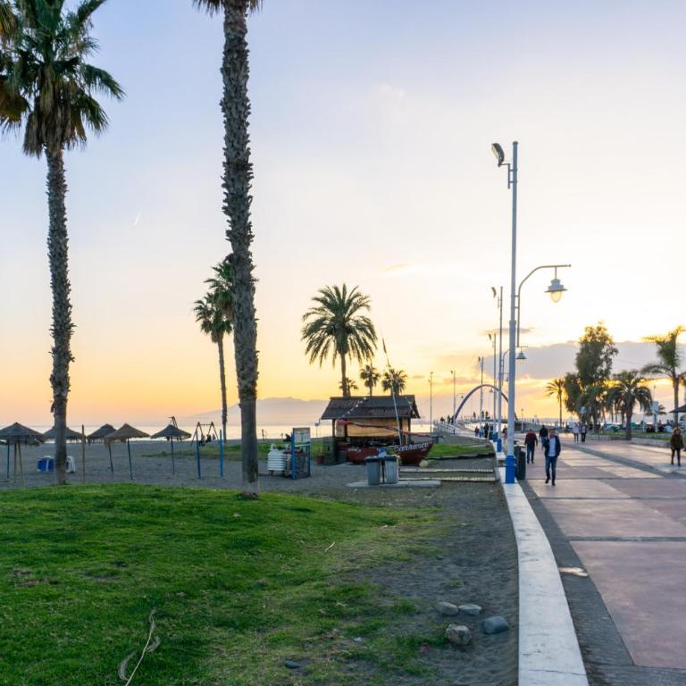 Walking to the Beach of Palo and Pegregalejo - Apartamento de 3 dormitorios - 33