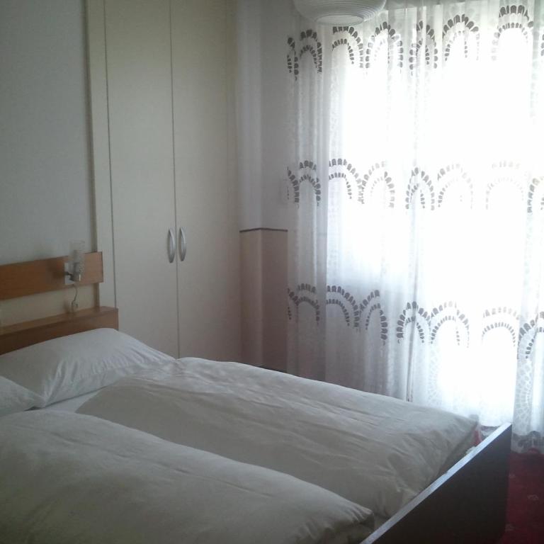 Hotel Lux - Camera Matrimoniale con Balcone - 5