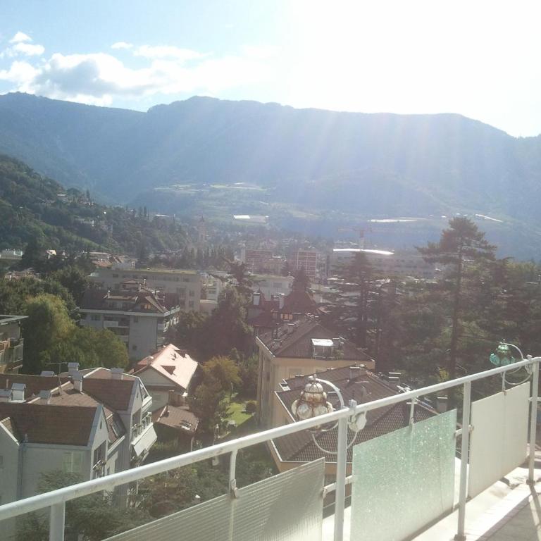 Hotel Lux - Camera Familiare con Bagno Privato - 9