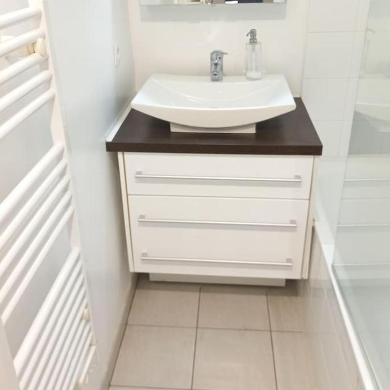 Arcachon Hyper Centre - spacieux appartement 2 chambres parking et terrasse - Two-Bedroom Apartment - 9
