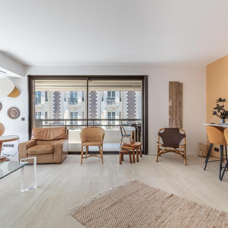 LB Vacation Rentals I A short Stroll to Palais, Beach, Terrace & Seaview - Two-Bedroom Apartment - 15